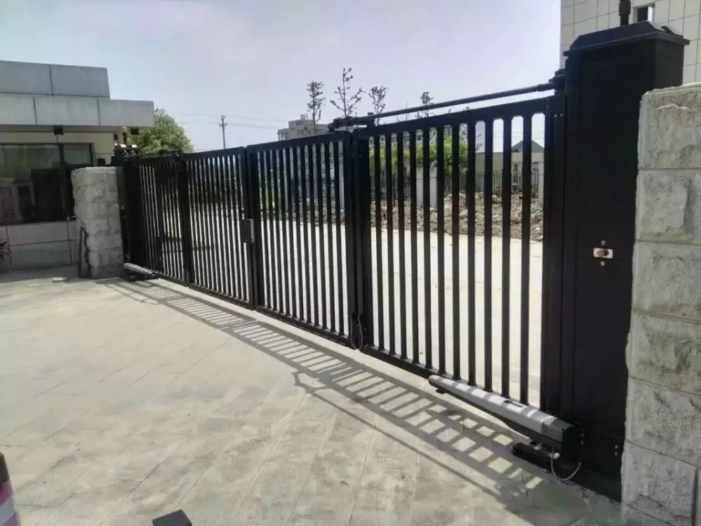 公司折疊大門施工安裝