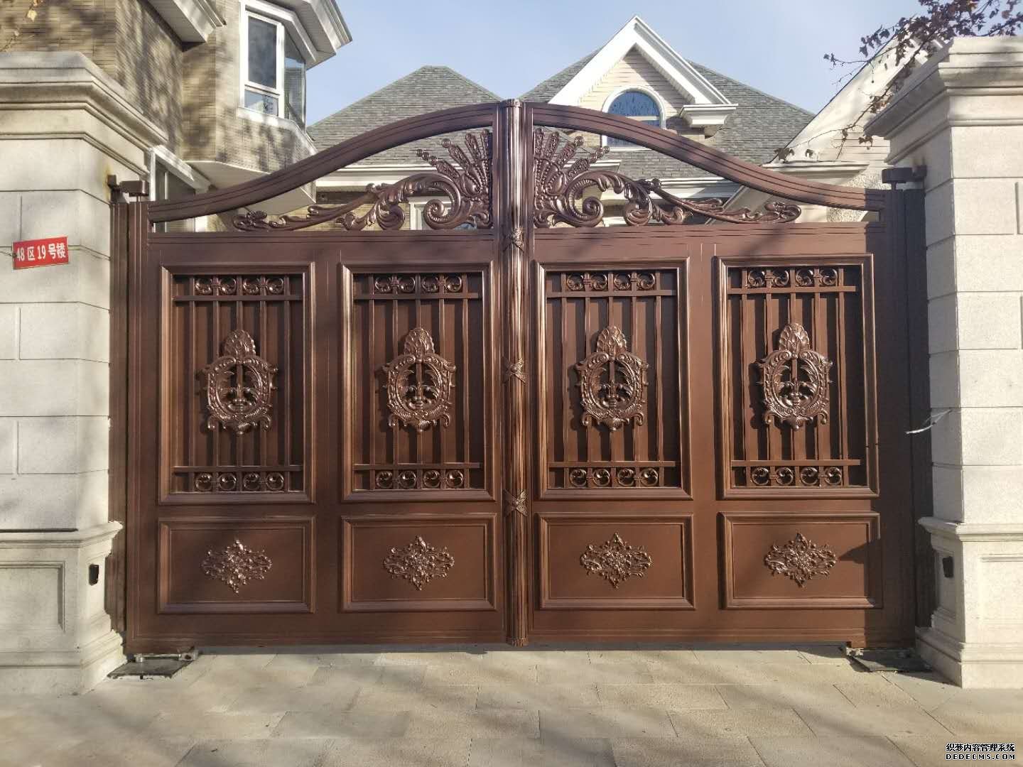 鋁藝庭院大門也需要適當的維護