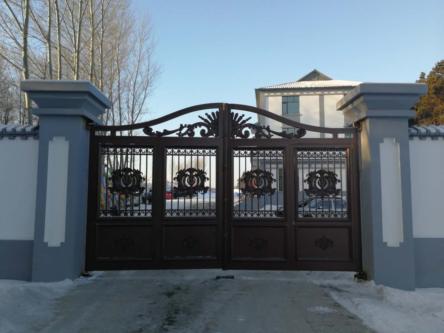 別墅庭院大門的養護方法