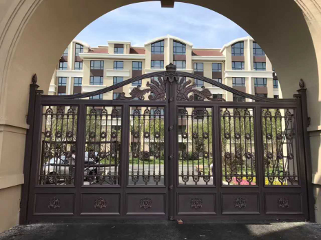 鋁藝別墅大門的優(yōu)點(diǎn)，鋁藝別墅大門多