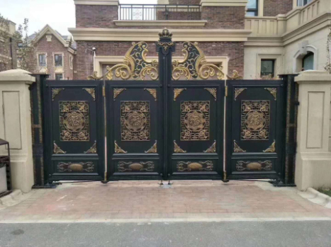 豪華別墅區安裝鑄鋁鋁藝大門的四大優勢 豪華別墅區安裝鑄鋁鋁藝大門的四大優勢